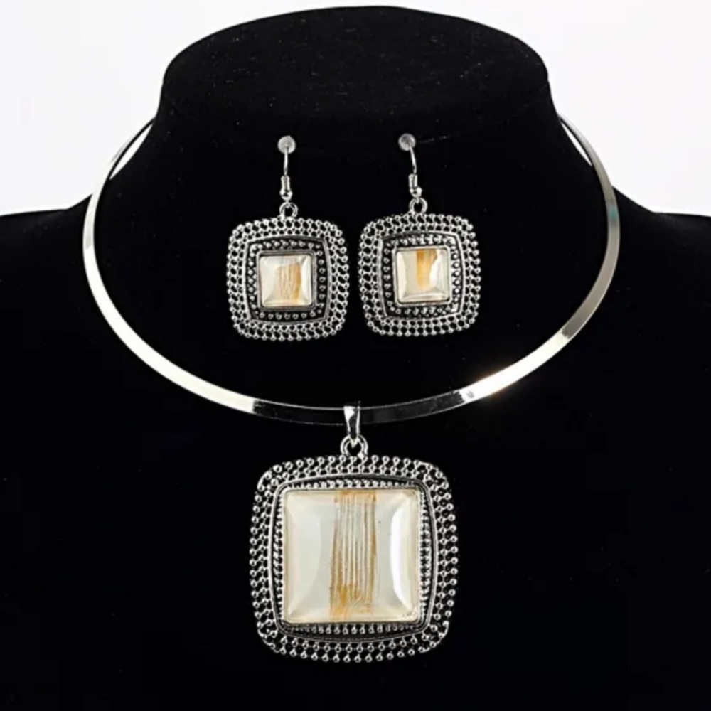 Tumble White Quartz Omega Set